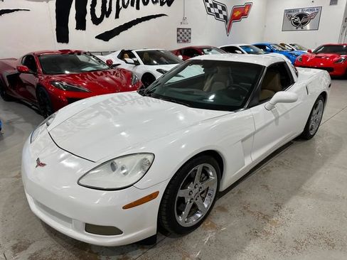 Used 2007 Chevrolet Corvette Coupe w/ Preferred Equipment Group RWD image 18