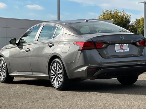 Used 2024 Nissan Altima 2.5 SV FWD image 6