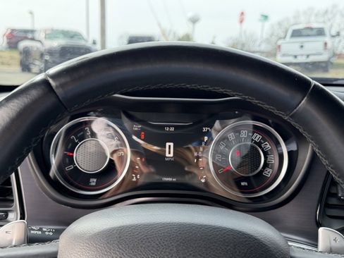 Used 2015 Dodge Challenger SXT image 17