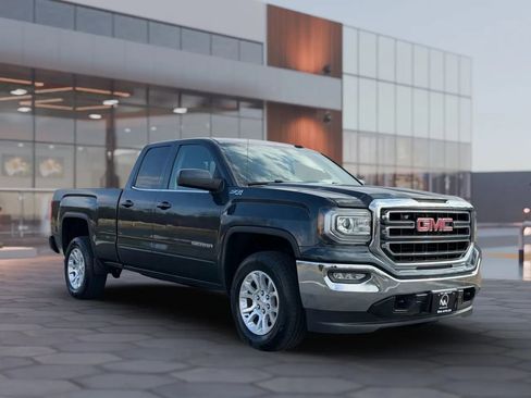 Used 2017 GMC Sierra 1500 SLE w/ SLE Value Package image 3