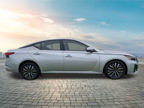 Certified 2023 Nissan Altima 2.5 SV image 4