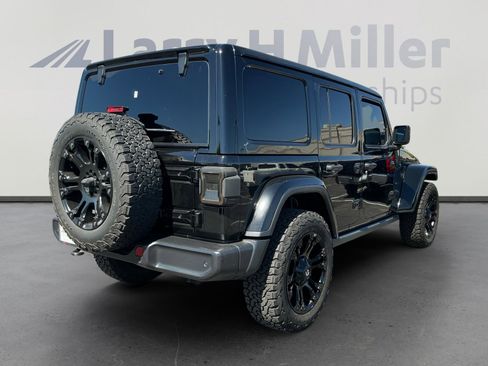Used 2018 Jeep Wrangler Unlimited Sahara image 5
