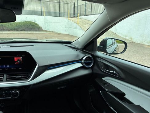 Used 2025 Chevrolet Trax LT image 34