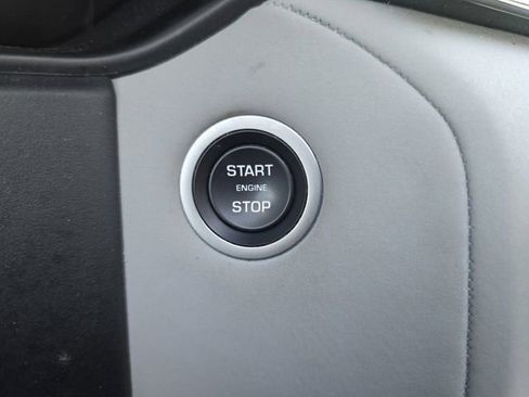 Used 2025 Land Rover Range Rover Velar Dynamic SE image 29