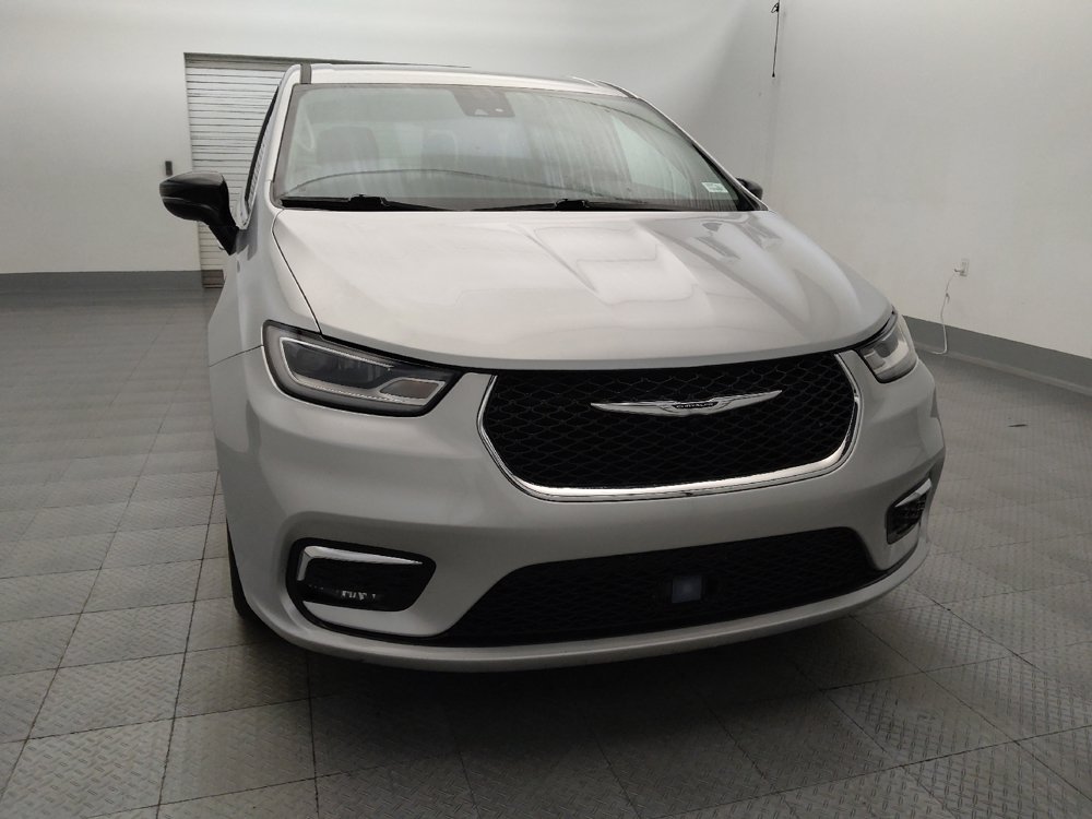 Used 2024 Chrysler Pacifica Touring-L FWD image 14