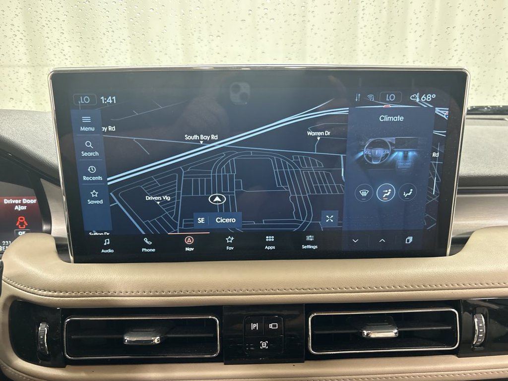 Used 2022 Lincoln Nautilus AWD w/ Premium Package image 16