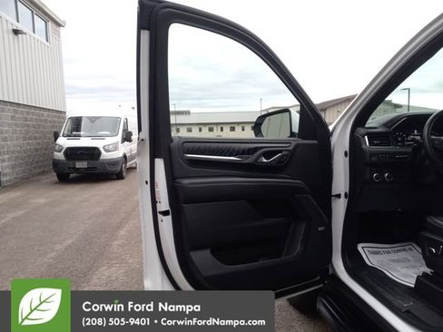 Used 2023 GMC Yukon Denali image 10