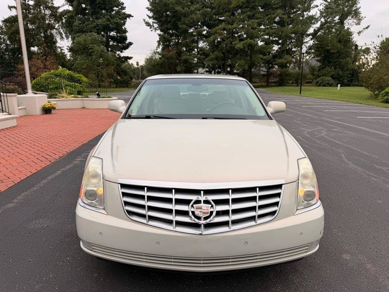 Used 2007 Cadillac DTS Luxury I w/ Trunk Convenience Package FWD image 2