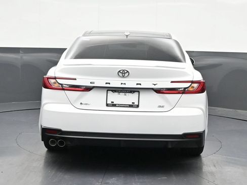 Used 2026 Toyota Camry SE FWD image 4