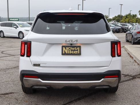Used 2024 Kia Sorento S image 5