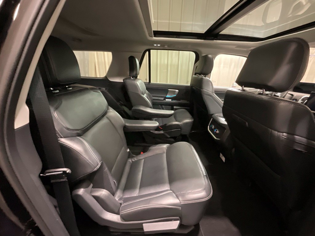 Used 2025 Ford Expedition Max Platinum w/ Driver's Package AWD/4WD image 17