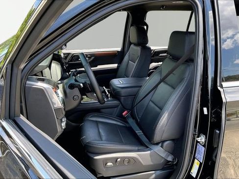 Used 2025 GMC Yukon Denali AWD/4WD image 15