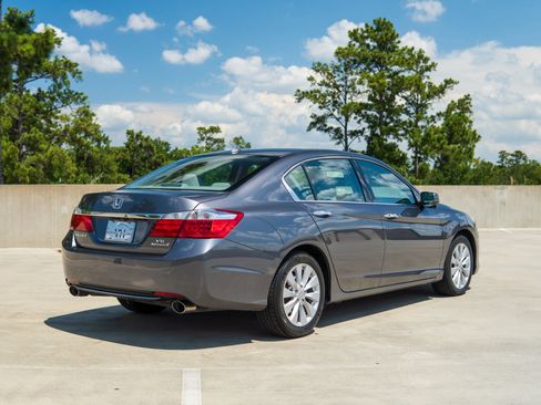 Used 2013 Honda Accord Touring image 11
