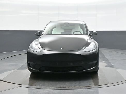Used 2025 Tesla Model Y Performance image 2