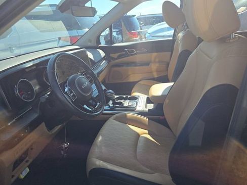 Used 2024 Kia Carnival EX FWD image 7