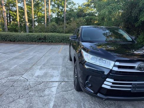 Used 2018 Toyota Highlander LE FWD image 16
