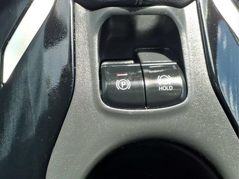 Used 2023 Toyota Corolla Cross XLE AWD/4WD image 21