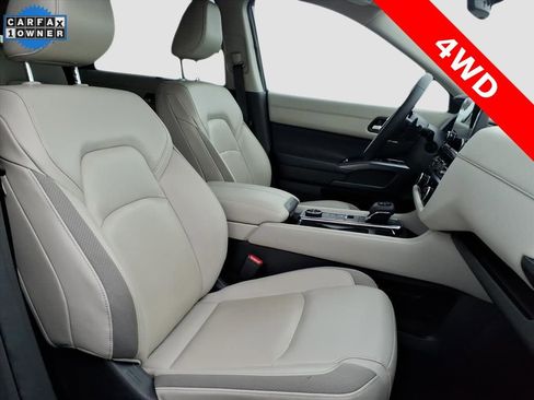 Used 2023 Nissan Pathfinder SL image 10