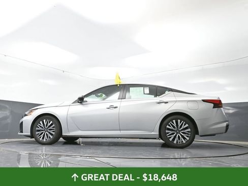Used 2024 Nissan Altima 2.5 SV image 30