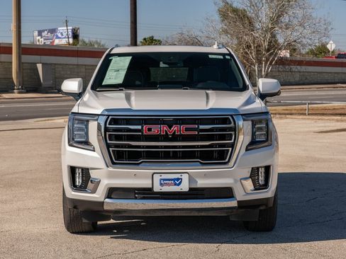 Used 2023 GMC Yukon XL SLT w/ SLT Premium Package image 2