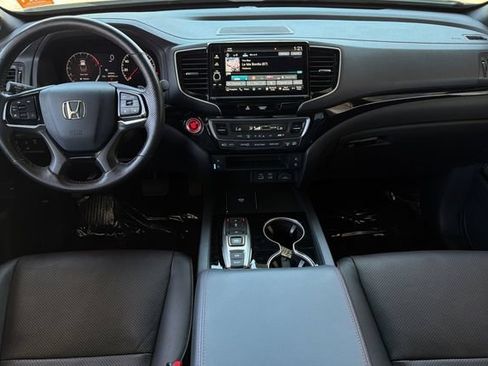 Used 2025 Honda Ridgeline Black Edition image 16