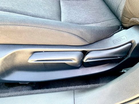 Used 2025 Honda Accord LX image 39