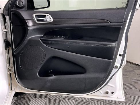 Used 2015 Jeep Grand Cherokee Altitude RWD image 23