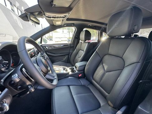 Used 2026 Porsche Macan AWD/4WD image 5