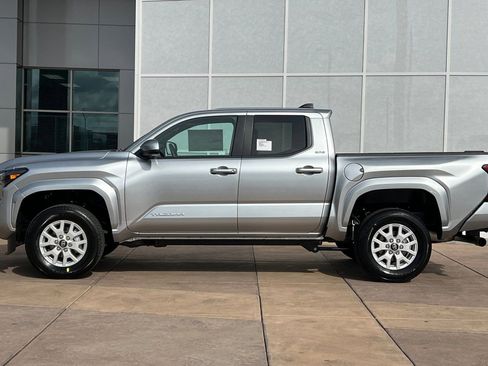 Certified 2025 Toyota Tacoma SR5 image 8