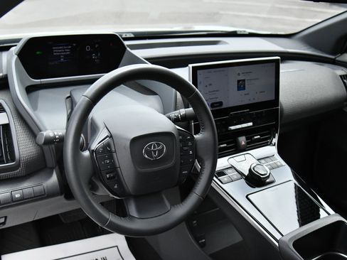 Used 2023 Toyota bZ4X FWD image 14