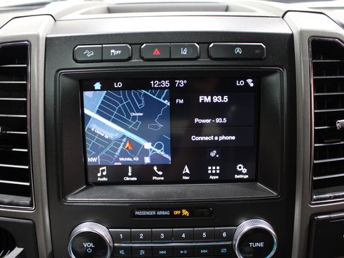 Used 2018 Ford Expedition XLT w/ Equipment Group 202A AWD/4WD image 15