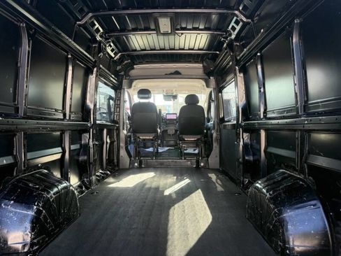 Used 2023 RAM ProMaster 2500 w/ Driver Convenience Group FWD image 11
