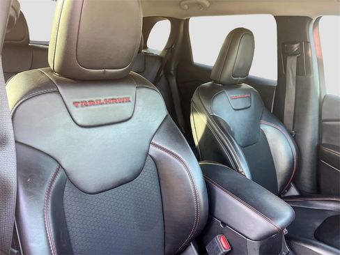 Used 2022 Jeep Cherokee Trailhawk image 26