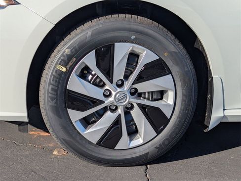 New 2025 Nissan Altima 2.5 S image 9