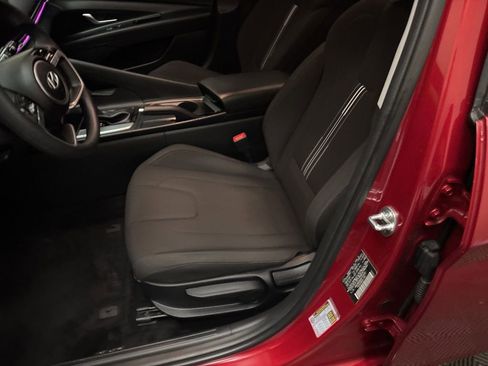 Used 2024 Hyundai Elantra SEL image 12