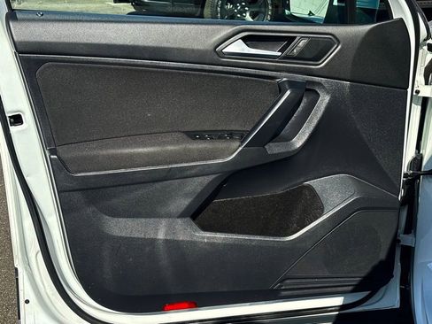 Used 2021 Volkswagen Tiguan S image 11