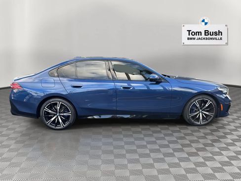 Certified 2025 BMW 530i w/ M Sport Package image 2