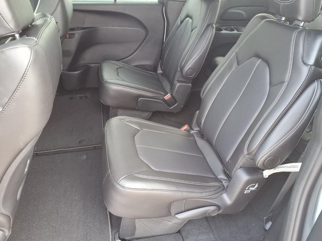 New 2026 Chrysler Pacifica Select w/ S Appearance Package FWD image 7