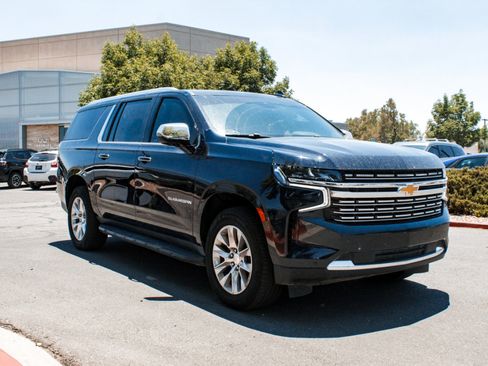 Used 2023 Chevrolet Suburban Premier RWD image 3
