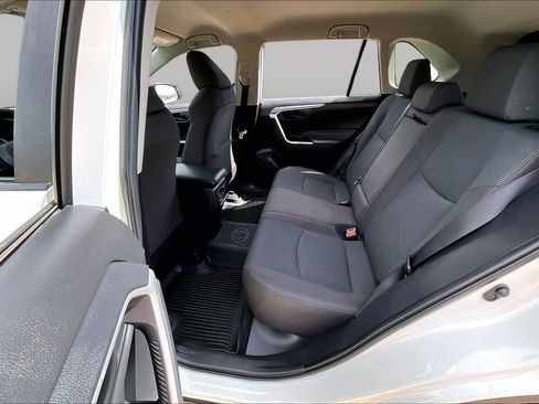Used 2022 Toyota RAV4 LE AWD/4WD image 19