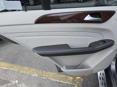 Used 2012 Mercedes-Benz ML 350 BlueTEC 4MATIC image 24