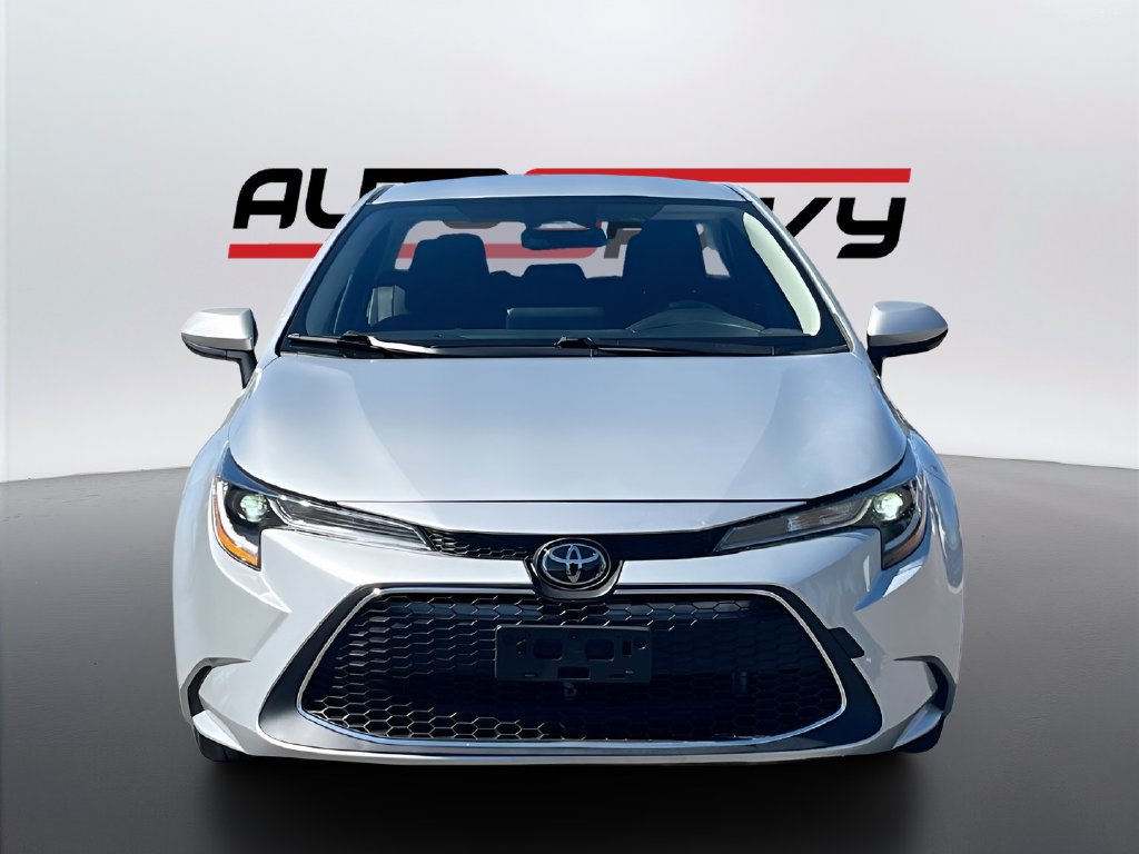 Used 2025 Toyota Corolla LE FWD image 2