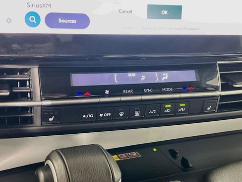 Certified 2025 Toyota Sienna XLE FWD image 14