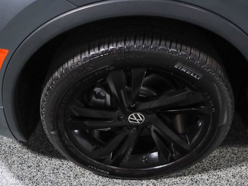 Used 2023 Volkswagen Tiguan SE R-Line FWD image 11