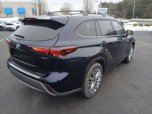 New 2026 Toyota Highlander Platinum image 3