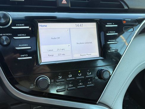Used 2018 Toyota Camry LE w/ Moonroof Package FWD image 26