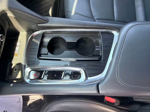 Used 2022 Buick Enclave Premium AWD/4WD image 33