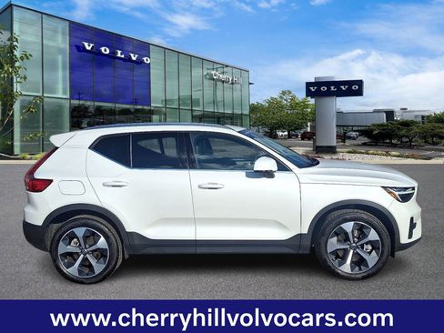 Certified 2025 Volvo XC40 B5 Core w/ Protection Package Premier image 8