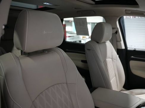 Used 2024 Buick Enclave Avenir w/ Avenir Technology Package AWD/4WD image 25