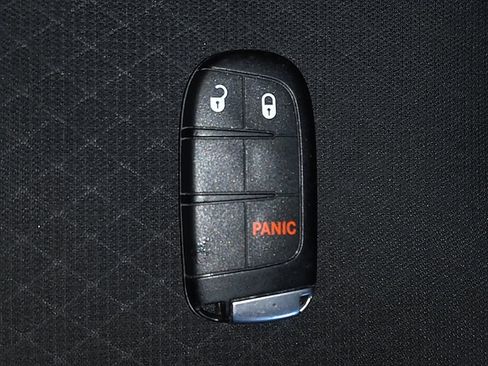 Used 2018 Jeep Grand Cherokee Laredo image 32